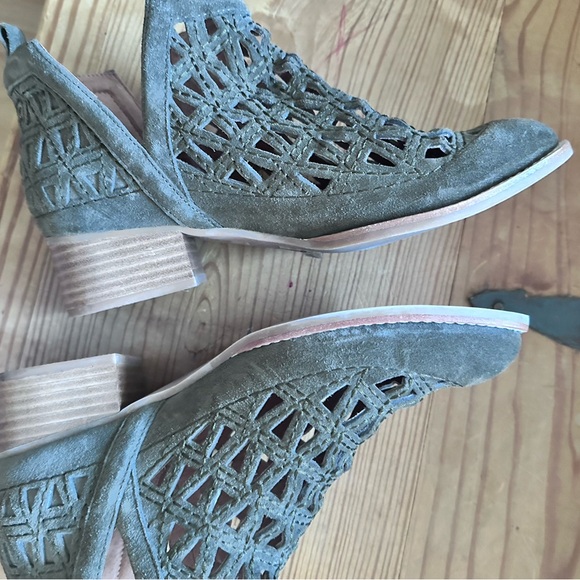 Jeffrey Campbellll olive booties - Picture 4 of 4